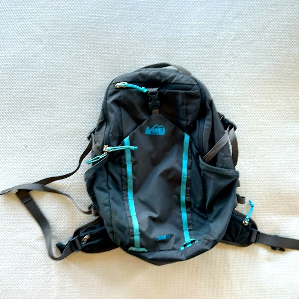 REI Tarn 18 Youth Hiking Backpack, Grey / Blue. Camelback capable, padded back.